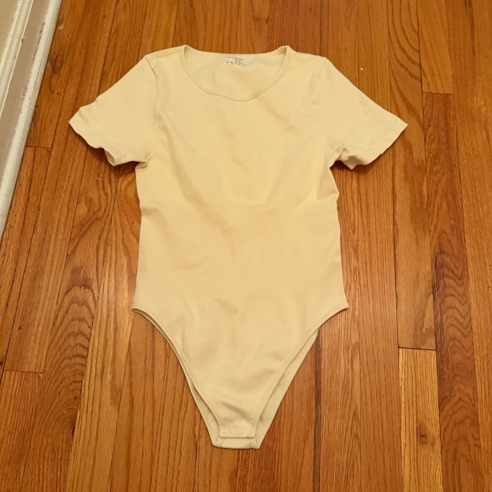 OQQ Ribbed Short Sleeve Bodysuit Large Cream Nylon Spandex Seamless Slim Fit